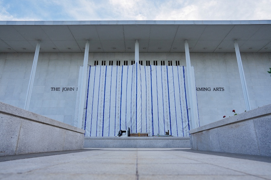 US judge weighs challenge to restore Trump s name to Kennedy Center