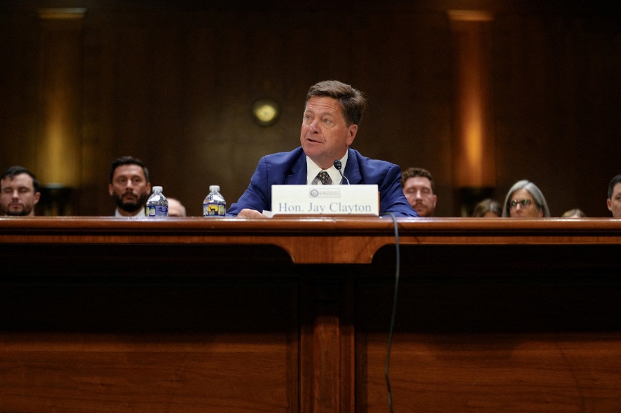 Jay Clayton sworn in as U.S. director of national intelligence
