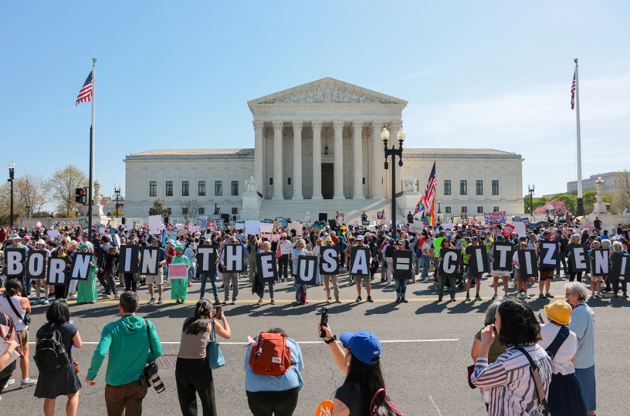 US judge blocks Trump s newest order limiting birthright citizenship