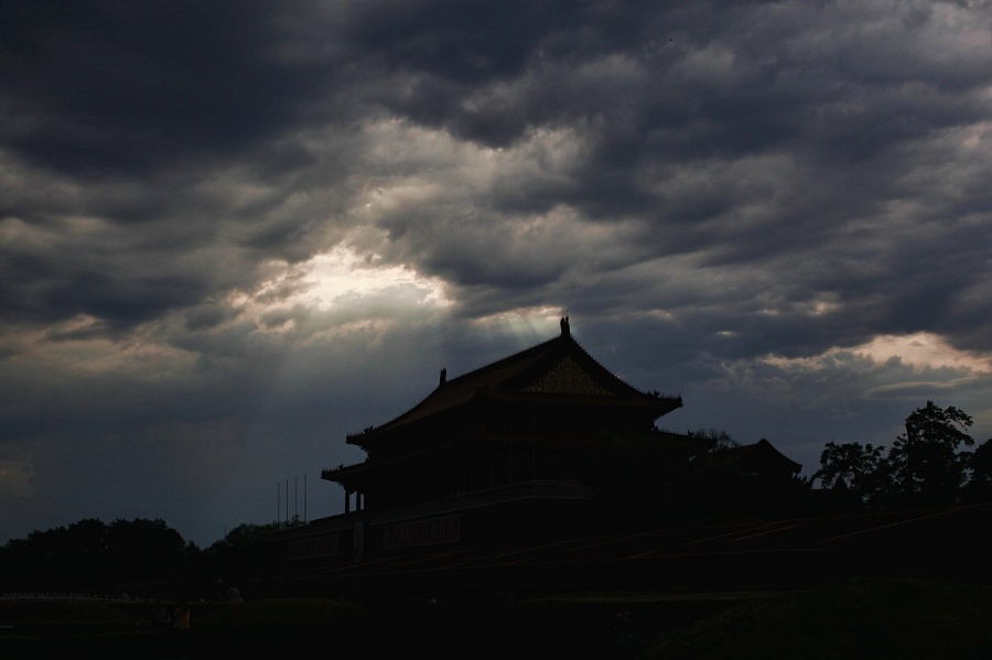 Several Chinese Experts Are Focusing on the Potential Scenarios for the Collapse of the Chinese Communist Party (CCP)