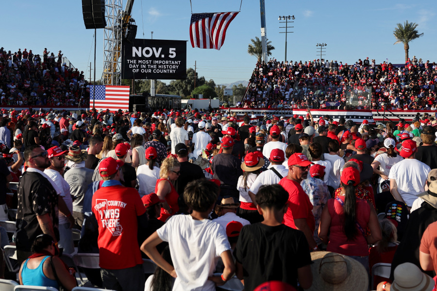 Man Arrested Near Trump Rally in California on Gun Charges