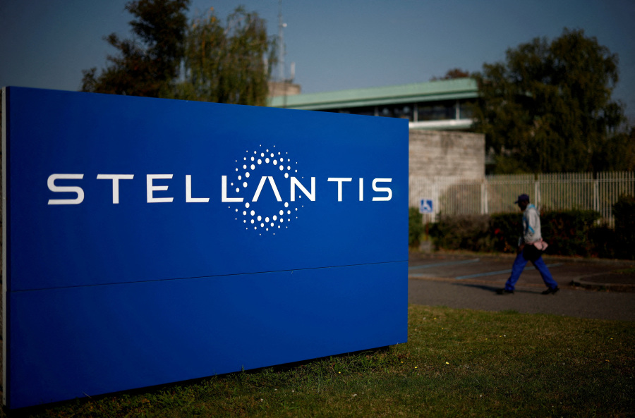 Stellantis Recalls Over 20,000 Hybrid SUVs in US Over Brake Pedal Concern