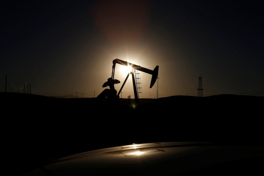 Oil Prices Jump More Than 2.5 as Israel, US Vow Retaliation for Iran Attack