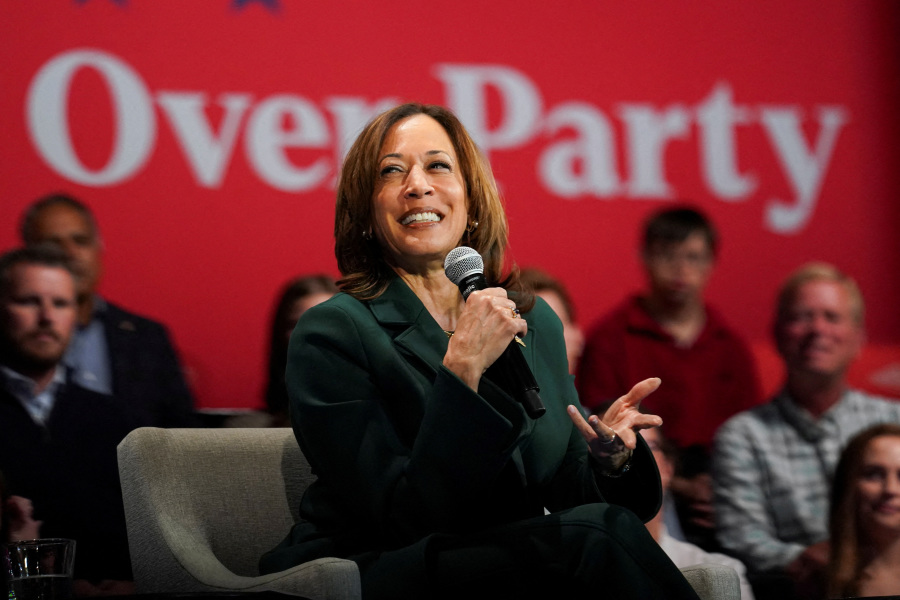 Harris holds 46-43 lead over Trump amid voter gloom, ReutersIpsos poll finds