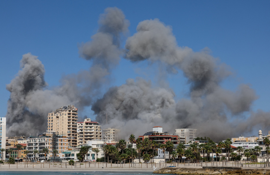 Israeli airstrikes turn Lebanon s Tyre into ghost town