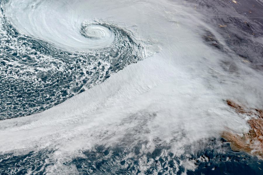 Bomb cyclone pounds Northwest US, leaving 600,000 without power