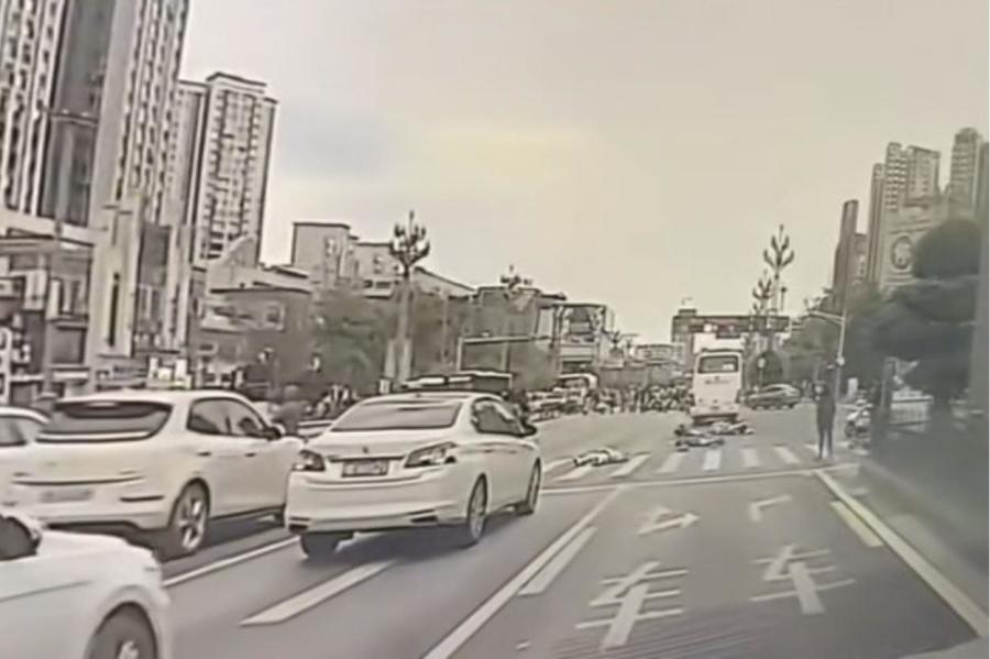 Bus Hits Pedestrians in Neijiang, Sichuan; Public Concerned About Police "Winter Campaign" and Unlawful Controls