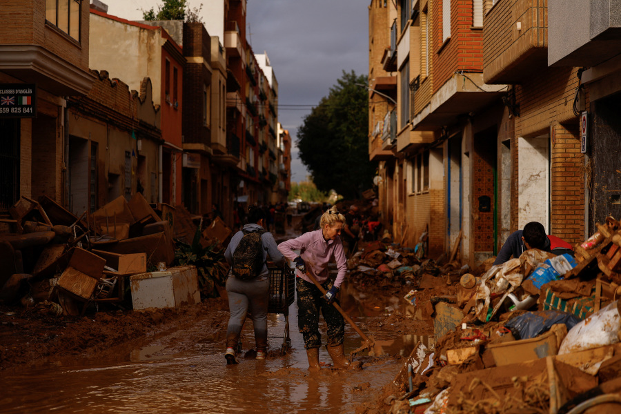 Spain deploys 7,500 troops to flood zone where anger rises at slow help