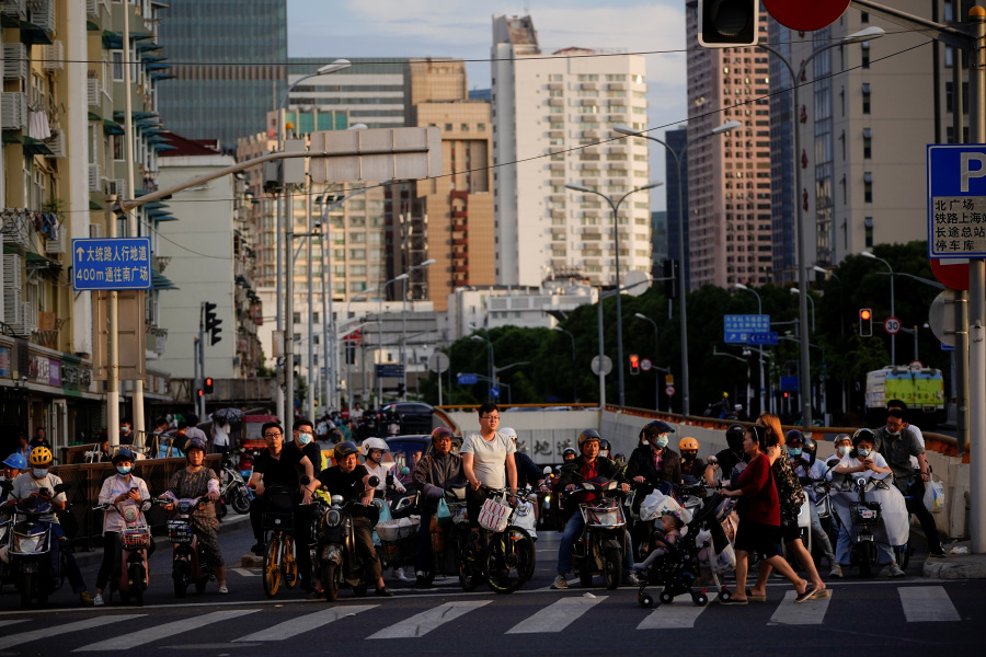 China Approves Plan to Raise Retirement Age From January 2025