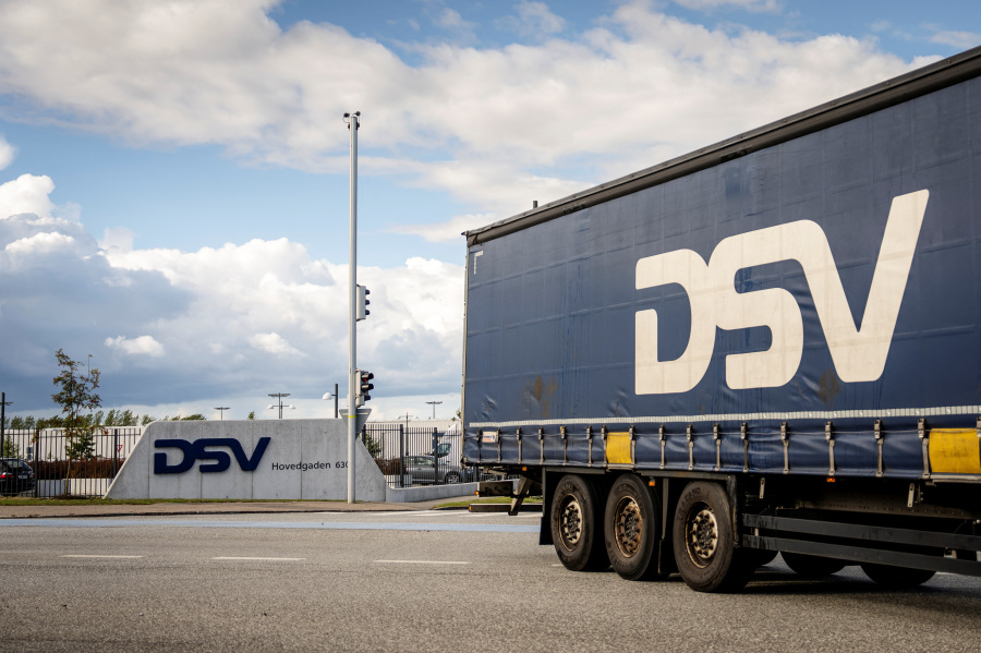 Explainer-How DSV Grew Into the World s Biggest Logistics Firm