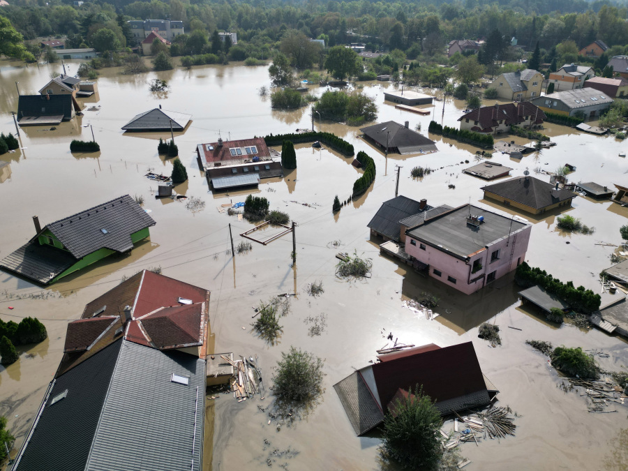 Flood-hit Central Europe Fortifies Towns as Waters and Death Toll Rise