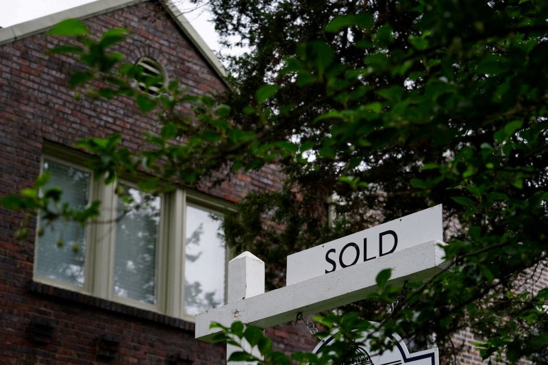 US New Home Sales Fall in August; Median House Price Drops