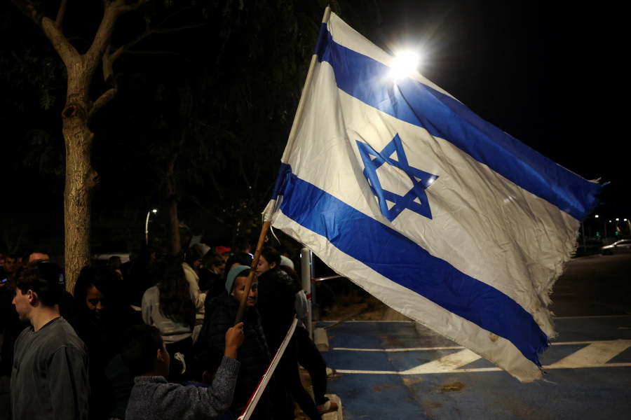 Cheers and weeping as Israelis watch Gaza hostages return