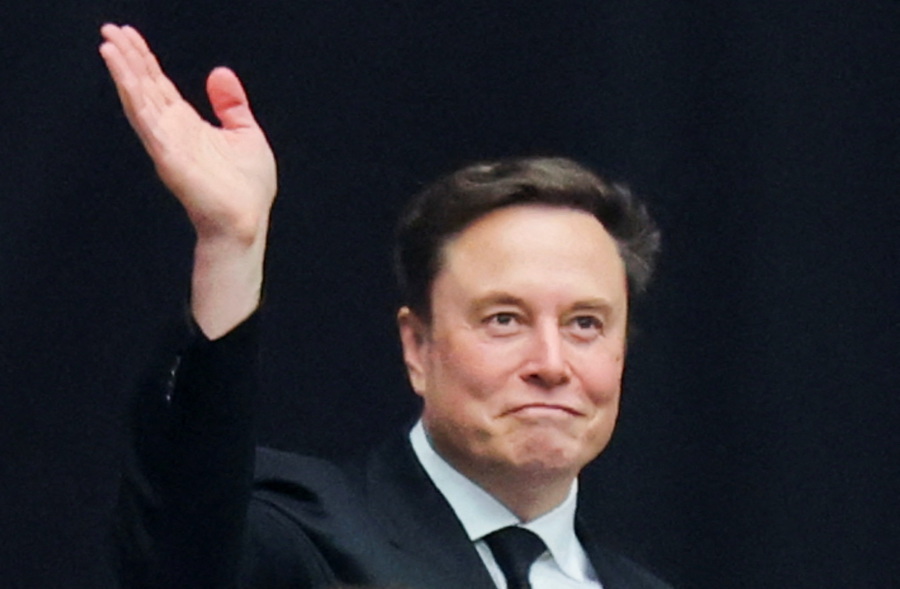 Musk becomes first person to hit net worth of $500 billion