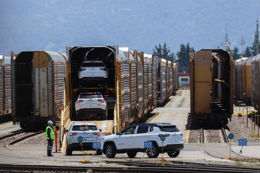 Mexico auto industry warns of complex outlook ahead of USMCA review