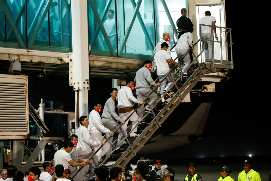 US Supreme Court lets Trump strip temporary status from Venezuelan migrants