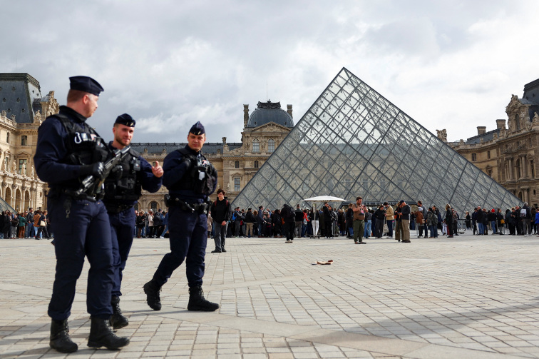 More Louvre heist suspects arrested, French media report