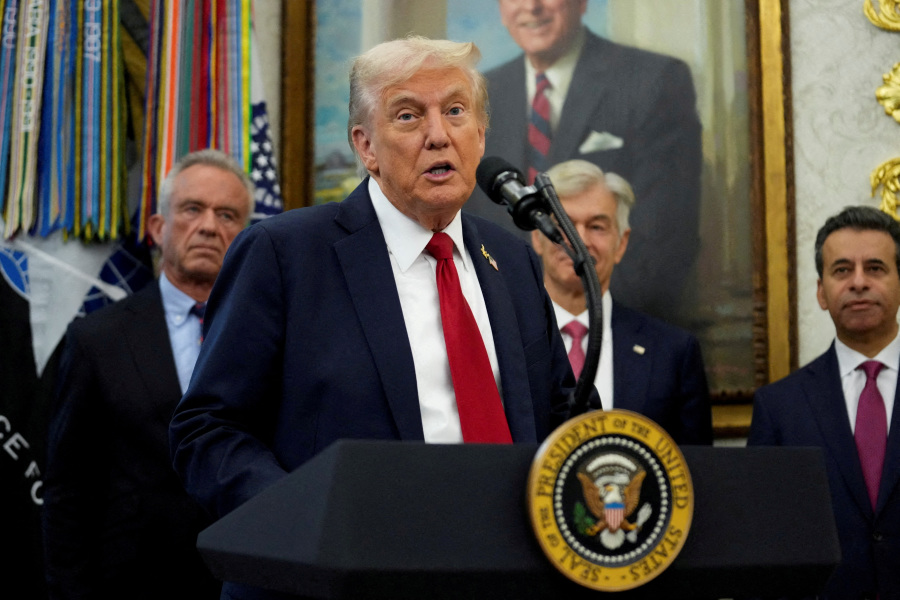 Trump proposes barring Chinese airlines flying over Russia on US flights