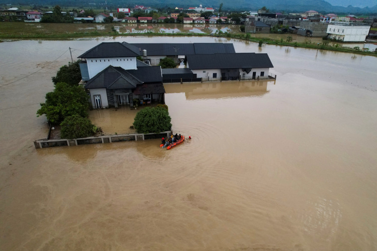 Rescuers step up recovery operations as Southeast Asia flood deaths cross 160