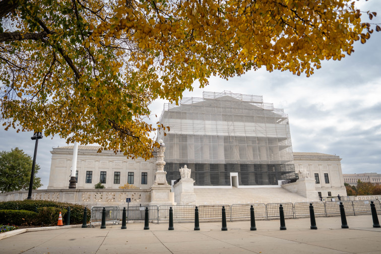 U.S. Supreme Court frosty on Trump s tariff power as world watches