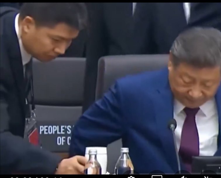 APEC Summit: Secret Agent Quietly Delivers Medicine—Is Xi Jinping Ill