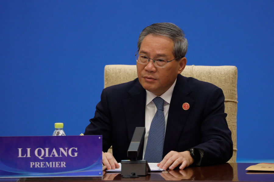 Li Qiang Plays a Double Game, Parrots Wang Yang but Times Have Changed