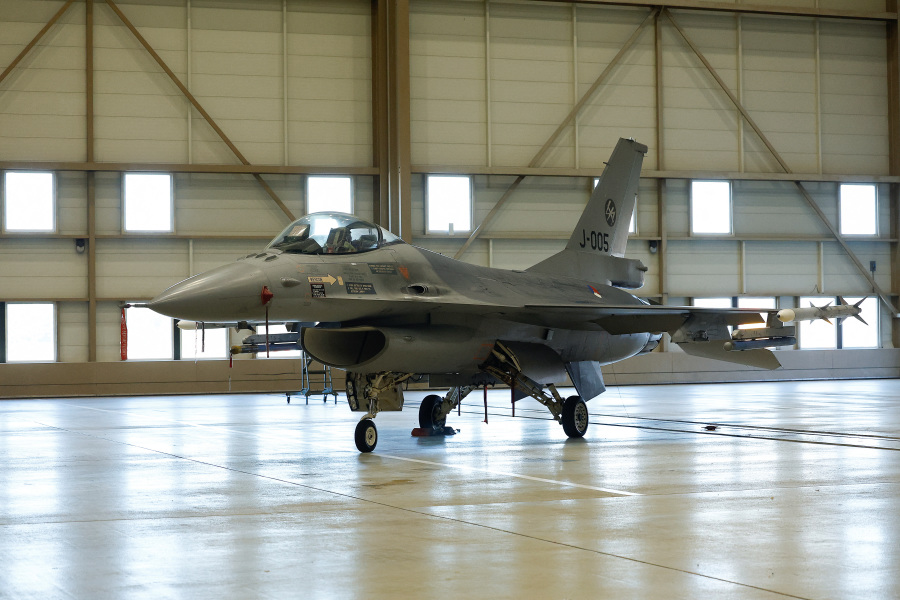 Ukraine receives F-16s from Netherlands, first Mirage jets from France