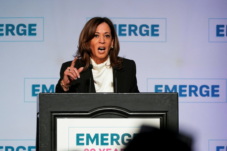 Harris returns to national stage praising Trump opponents  courage