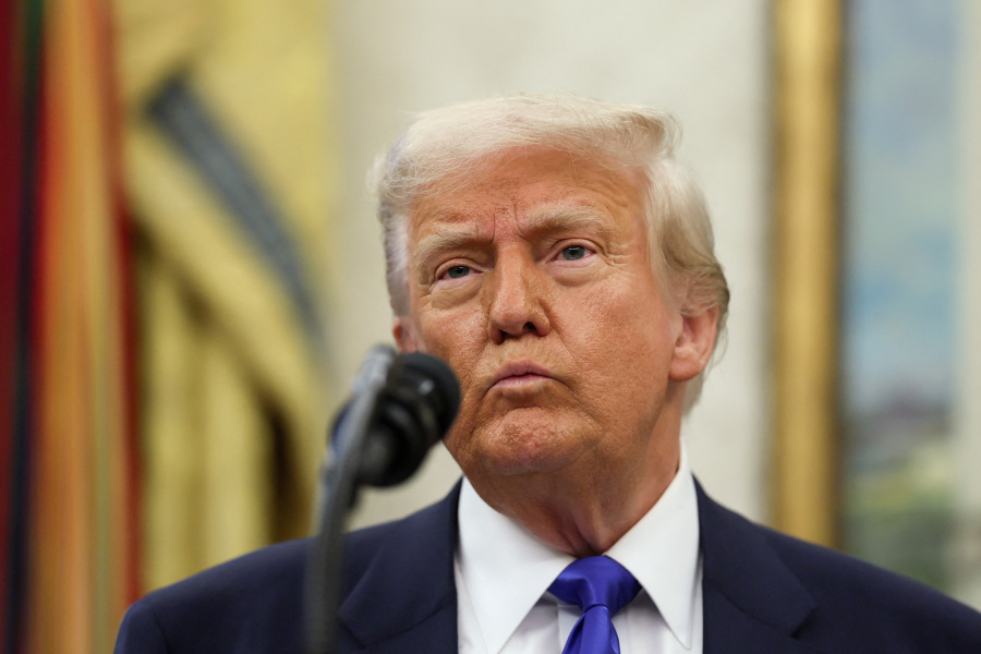 Trump says he knows nothing about image of him as pope