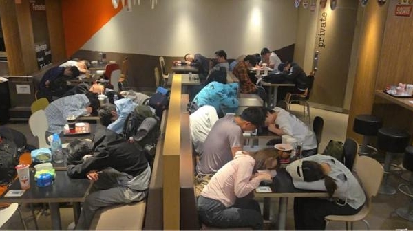 Mainland Tourists Spend the Night at McDonald s in Hong Kong During May Day Holiday, Trending Online