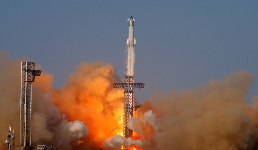 Elon Musk projects SpaceX revenue of about $15.5 billion in 2025