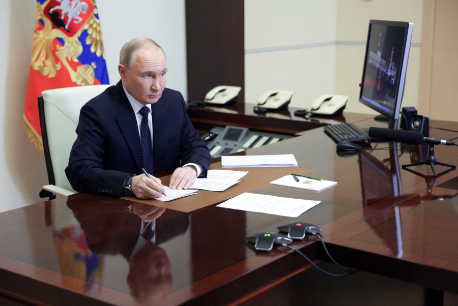 Putin tells Trump Russia has to respond to Ukrainian attacks