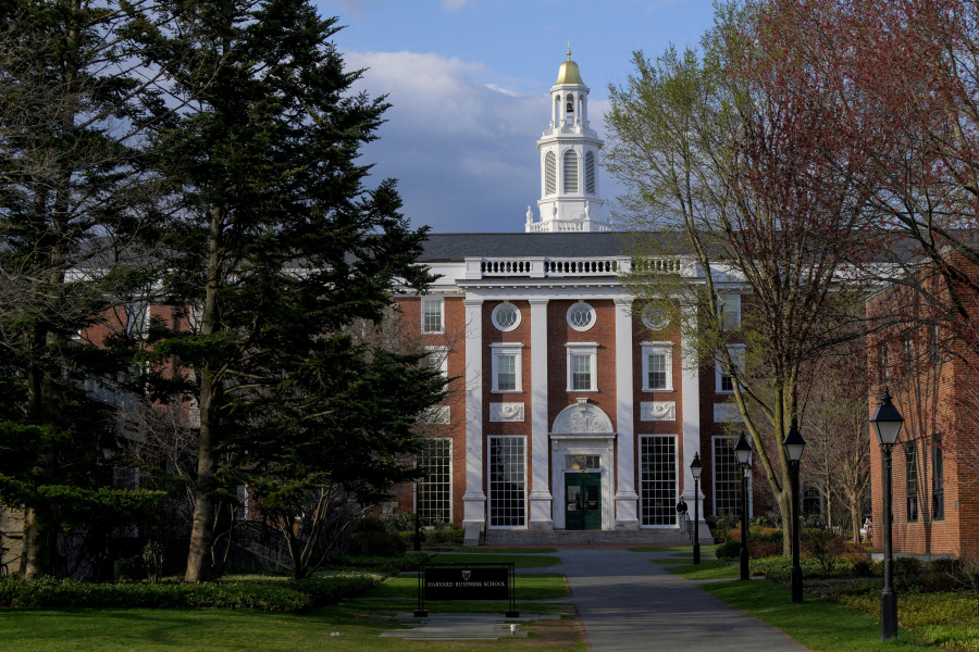 Trump signs proclamation to restrict student visas at Harvard