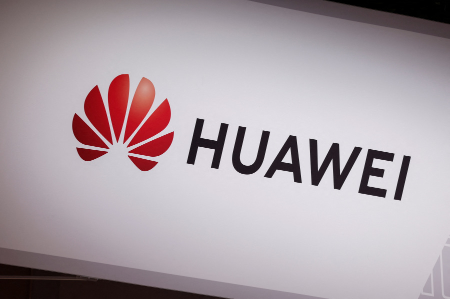 China s Huawei must face US criminal charges, judge rules