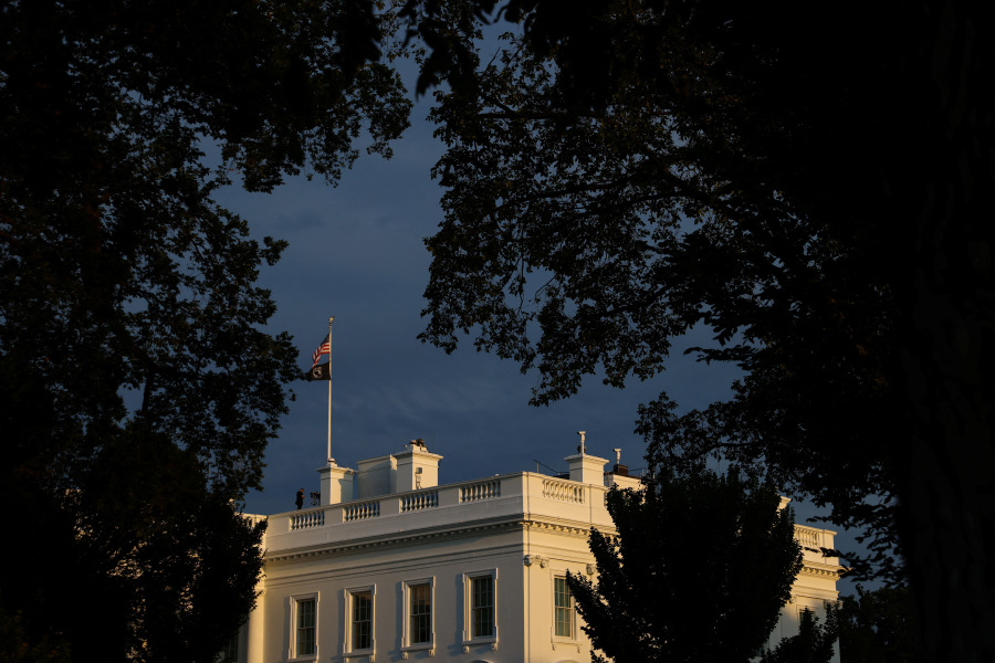 White House reviews mass federal layoff plans, aims for swift action
