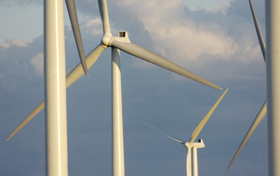 New York halts offshore wind transmission plan amid federal uncertainty