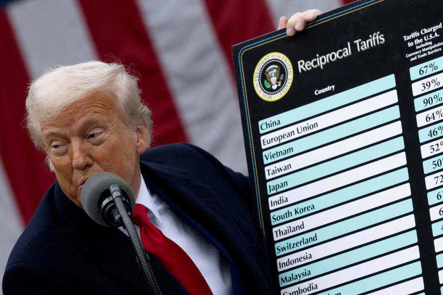 Trump signs executive order extending tariff deadline to August 1