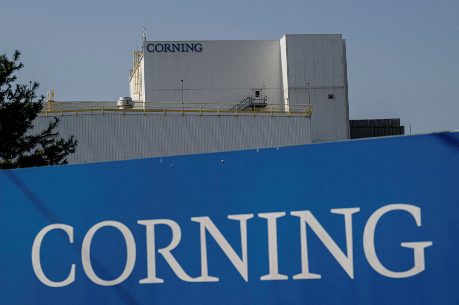 T1, Corning reach deal to make fully American-made solar panels