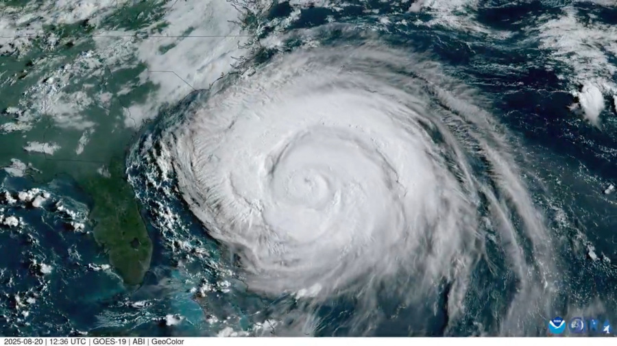 Hurricane Erin threatens North Carolina s Outer Banks with storm surge