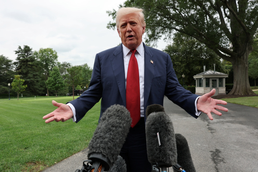 Trump says banks discriminate against his supporters while White House prepares order