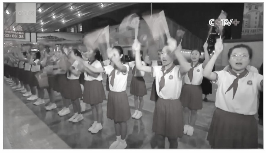 Hundreds of Girls Enthusiastically Bid Farewell: Kim Jong-un and Xi Jinping on the Same Boat but with Different Intentions