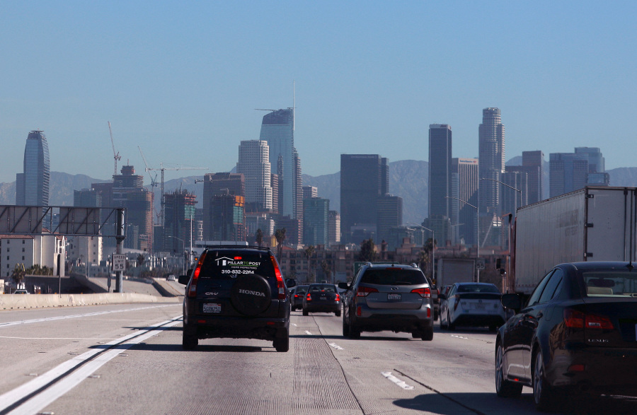 US ending electric vehicle carpool lane access program
