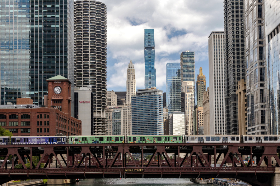 Trump says he s committed to sending National Guard troops to Chicago