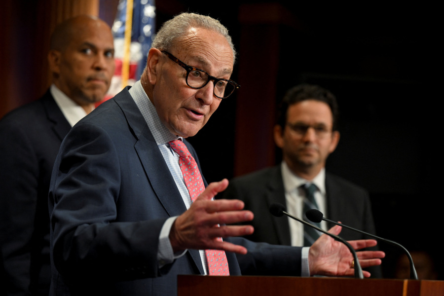 Democratic leaders in US Congress demand meeting with Trump to avert government shutdown
