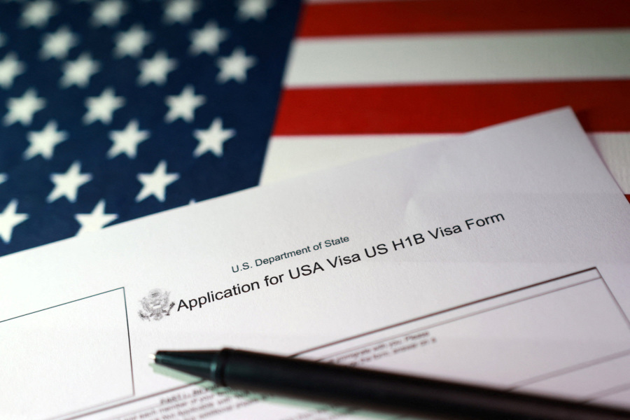U.S. H-1B Visa Fee Raised to $100,000, Permanent Residency Application Fee at $1 Million