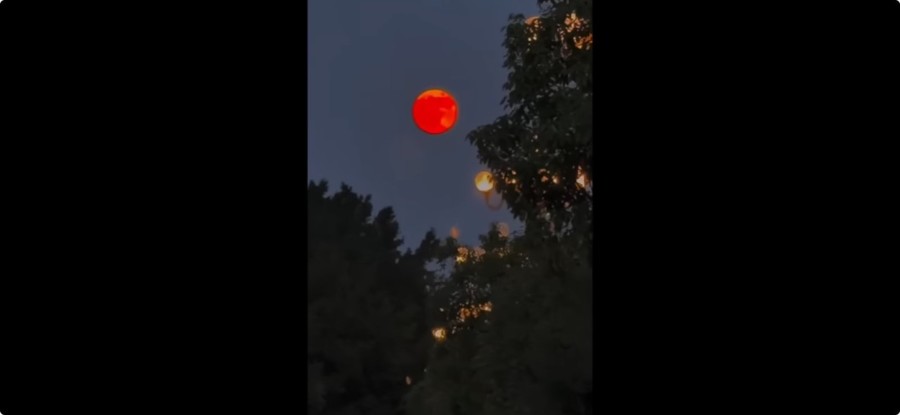 After Beijing Military Parade, a Blood Moon Appears — Ominous Sign of National Decline CCTV Rushes to Debunk