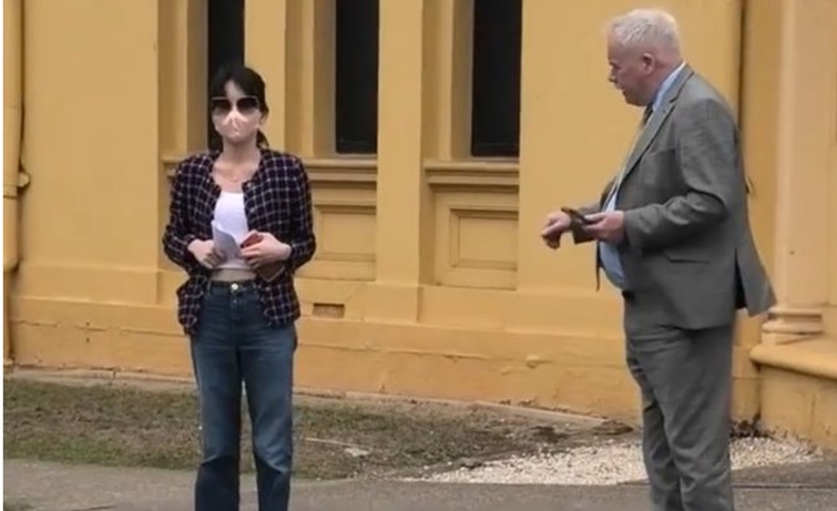 Yang Lanlan s Stand-in Makes a Surprising Appearance, Heading Straight to the Police Station to Flaunt and Deceive