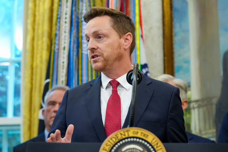 US starts engaging drugmakers on putting Trump s MFN pricing into law