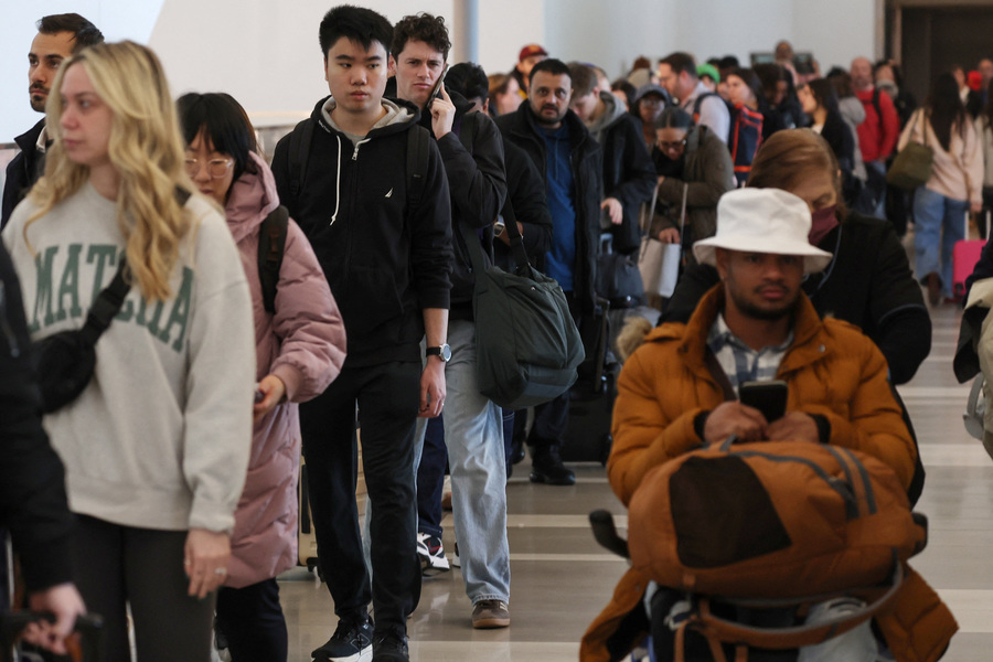 New York s LaGuardia airport faces second day of delays, cancellations after collision