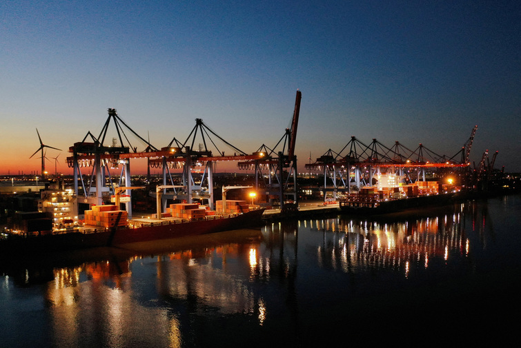 EU lawmakers extend suspension of legislative work to clear EU‑US trade deal